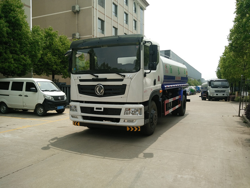 東風(fēng)15噸灑水車(chē) 東風(fēng)15噸灑水車(chē)