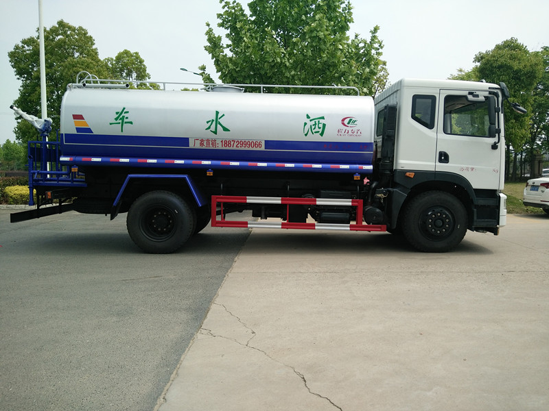 東風(fēng)15噸灑水車(chē) 東風(fēng)15噸灑水車(chē)