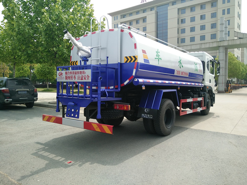 東風(fēng)15噸灑水車(chē) 東風(fēng)15噸灑水車(chē)