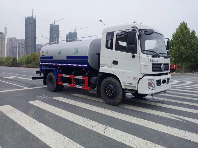 ���ҿڞ�ˮ܇�r�񣬏��ҿ�12����ˮ܇�N������������12����ˮ܇�S��ֱ�N