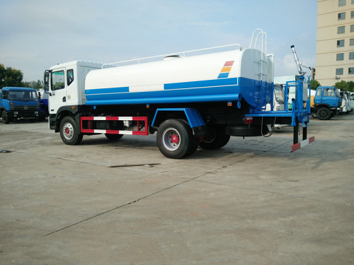 東風(fēng)灑水車 東風(fēng)灑水車