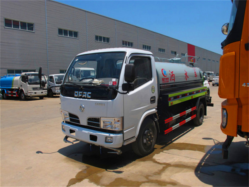 小型灑水車,上牌的東風(fēng)灑水車價(jià)格 5方東風(fēng)灑水車價(jià)格 小型灑水車,上牌的東風(fēng)灑水車價(jià)格 5方東風(fēng)灑水車價(jià)格