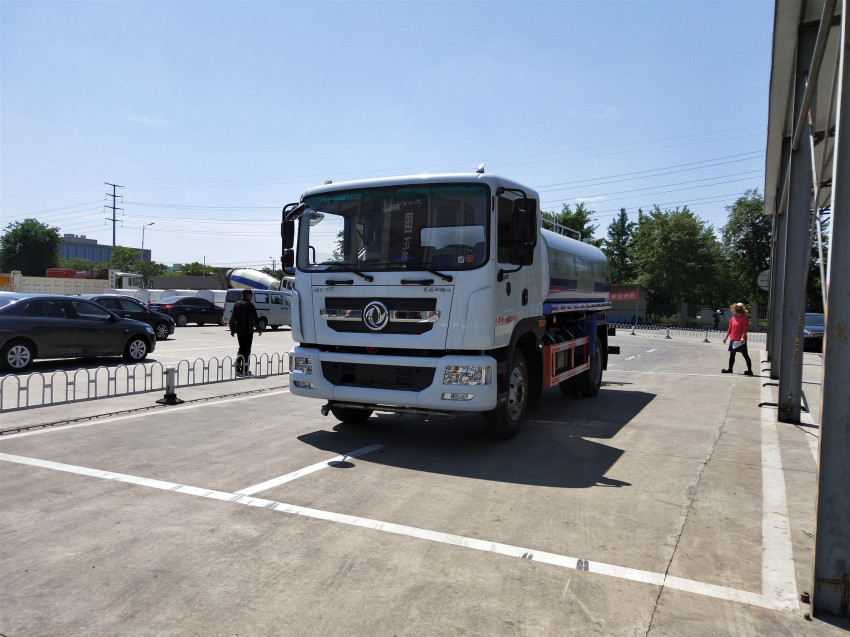 程力威牌CLW5180GSSYT6型環衛灑水車-程力烏魯木齊灑水車廠家銷售 程力威牌CLW5180GSSYT6型環衛灑水車-程力烏魯木齊灑水車廠家銷售
