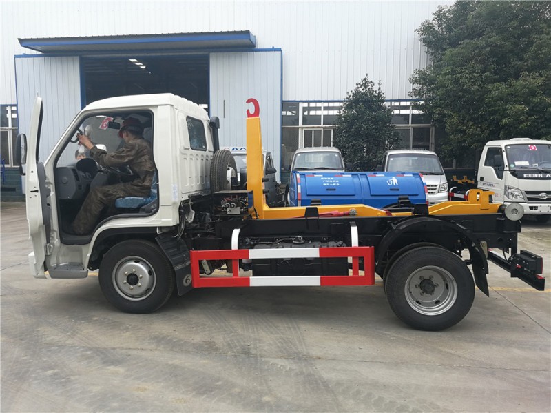 4��������С��֮�ǲ��͹���ʽ����܇-4������ʽ����