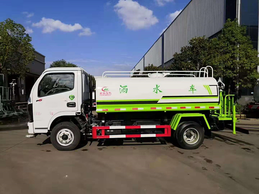 東風福瑞卡5噸霧炮灑水車-藍牌灑水車-程力灑水車生產(chǎn)廠家 東風福瑞卡5噸霧炮灑水車-藍牌灑水車-程力灑水車生產(chǎn)廠家