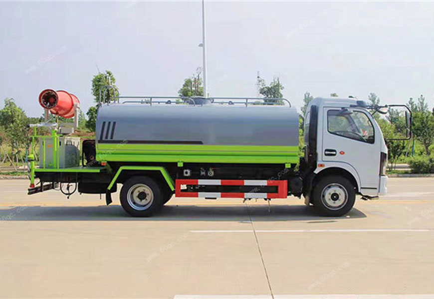 東風(fēng)凱普特灑水車(chē)后面圖